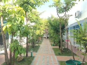 Κήπος έξω από το Khun Chaweng Resort