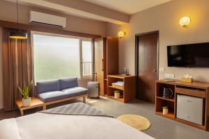 TV a/nebo společenská místnost v ubytování Minimalist Poshtel & Suites