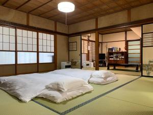 A bed or beds in a room at Bunzaemon