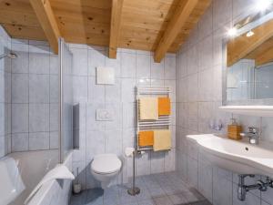 Koupelna v ubytování Appartementhaus Arbiskogelblick + 37 fotografií