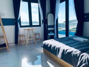 Postel nebo postele na pokoji v ubytování November Villa Đà Lạt