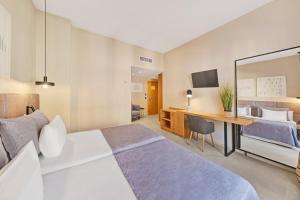 Postel nebo postele na pokoji v ubytování Hotel Almudaina