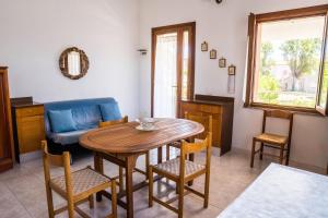 A seating area at Casetta Delle Allodole