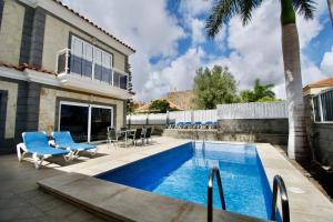 The swimming pool at or close to Villa Lovisi