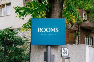 Rooms at Zajčeva 34的证书、奖牌、标识或其他文件