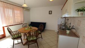 Kuchyň nebo kuchyňský kout v ubytování Apartments Miko