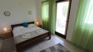 Ένα ή περισσότερα κρεβάτια σε δωμάτιο στο Apartments Kovačić