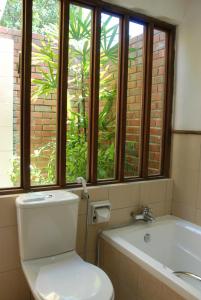 Ein Badezimmer in der Unterkunft Frangipani Langkawi Resort
