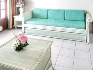 Khu vực ghế ngồi tại Appartement charmant à Sainte-Anne, 42 m² + Piscine partagée +15 ảnh