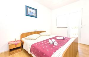 Postel nebo postele na pokoji v ubytování Comfortable apartment with garden in Palit, 100 m², for 6 guests.