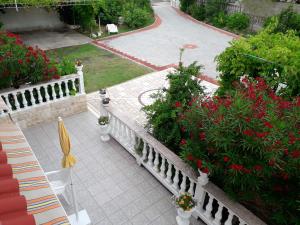 Zahrada ubytování Comfortable apartment with garden in Palit, 100 m², for 6 guests.