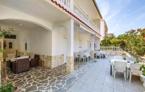 Balkón nebo terasa v ubytování Comfortable apartment with garden in Palit, 100 m², for 6 guests.