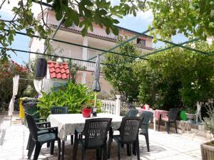 Zahrada ubytování Comfortable apartment with garden in Palit, 100 m², for 6 guests.