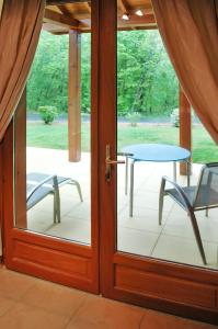 Gallery image of Maison de 2 chambres avec vue sur le lac piscine partagee et jardin amenage a Lachapelle Auzac in Lachapelle-Auzac