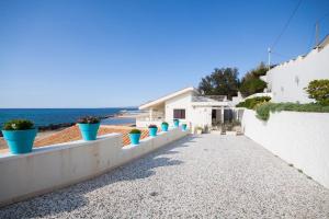 トラッペートにある3 bedrooms apartement at Piano di Trappeto 1 m away from the beach with sea view furnished terrace and wifiのギャラリーの写真
