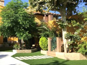 Imagen de la galería de 9 bedrooms villa with private pool jacuzzi and enclosed garden at Can Trabal, en Can Trabal