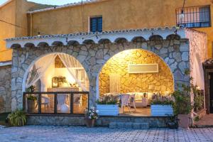 Posedenie v ubytovaní Spacious villa in Can Trabal with private pool and jacuzzi 980 m²
