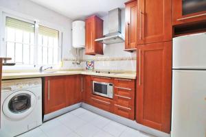 O bucătărie sau chicinetă la 2 bedrooms appartement with wifi at Malaga