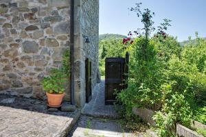 Vonkajšia záhrada v ubytovaní Cozy House in Castelnuovo di Garfagnana + Large Garden