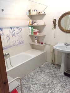 Uma casa de banho em 4 bedrooms house at Noguera de Albarracin