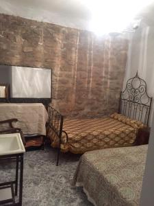 Un ou plusieurs lits dans un hébergement de l'établissement 4 bedrooms house at Noguera de Albarracin