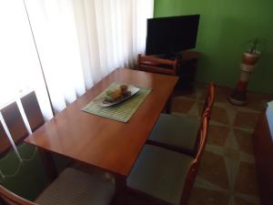 A television and/or entertainment centre at Nefelejcs Apartman