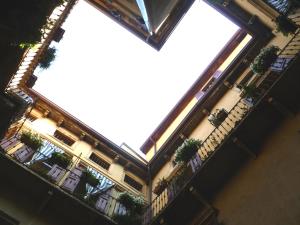 TV a/nebo společenská místnost v ubytování Protezione della Giovane - female hostel + 20 fotografií