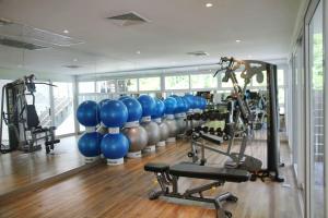 Palestra o centro fitness di 2 bedrooms appartement with sea view shared pool and furnished balcony at Phuket 2 km away from the beach