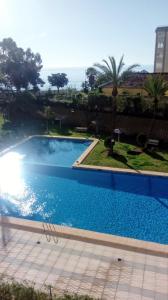 Bazén v ubytovaní Spacious apartment in Calpe of 100 m² with shared pool! alebo v jeho blízkosti