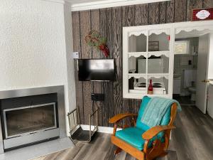 TV a/nebo společenská místnost v ubytování Chalets Memphrémagog