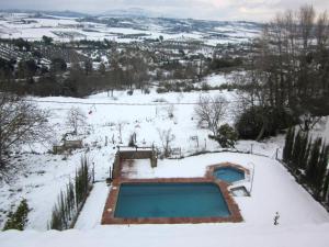 Charming Villa in Ronda with Pool v zime