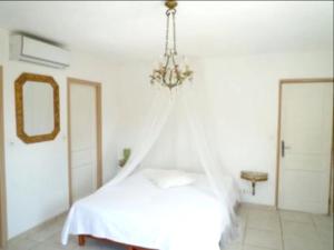 Ένα ή περισσότερα κρεβάτια σε δωμάτιο στο Villa de charme aux Arcs avec piscine privée +13 φωτογραφίες