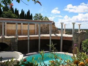 LussanにあるVilla de 4 chambres avec piscine privee jardin amenage et wifi a Lussanのギャラリーの写真