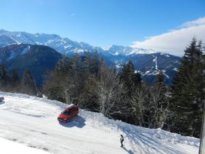 Appartement spacieux à Allevard - 68 m² avec vue montagne v zimě