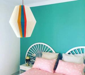 Posteľ alebo postele v izbe v ubytovaní Elegant Villa Marbella + Pool