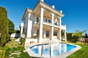 Bazén v ubytovaní Elegant Villa Marbella + Pool alebo v jeho blízkosti
