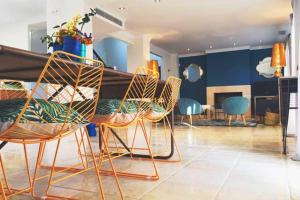 Posedenie v ubytovaní Elegant Villa Marbella + Pool