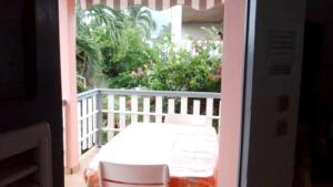 an open door to a porch with a table and chairs at Appartement cosy avec vue sur le jardin à Sainte Anne, 30 m² in Sainte-Anne