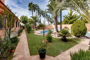 Bazén v ubytování Charming Villa in Torrevieja with Private Pool nebo v jeho okolí