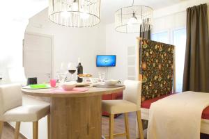a dining room with a table and chairs at One bedroom appartement with city view balcony and wifi at Marsala in Marsala