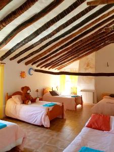 Ένα ή περισσότερα κρεβάτια σε δωμάτιο στο 4 bedrooms villa with private pool enclosed garden and wifi at Zarzadilla de Totana