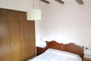 Un ou plusieurs lits dans un hébergement de l'établissement 4 bedrooms villa with private pool and wifi at Can Carbonell