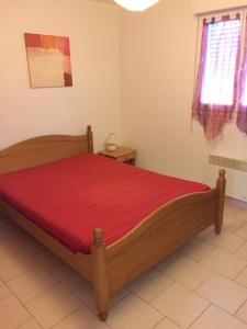 Una cama o camas en una habitación de Chalet de 2 chambres avec jardin clos et wifi a Berville