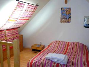 Una cama o camas en una habitación de Chalet de 2 chambres avec jardin clos et wifi a Berville