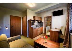 A kitchen or kitchenette at Apartmanový Dom TatraTravel Smokovec