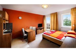 A bed or beds in a room at Apartmanový Dom TatraTravel Smokovec