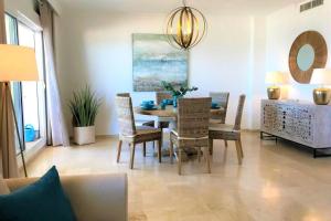 Posteľ alebo postele v izbe v ubytovaní PENTHOUSE BERMUDA BEACH 2 + 37 fotografií