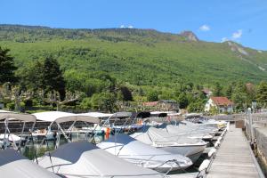 Gallery image of Pause Detente Sur La Port Du Bourget Du Lac in Le Bourget-du-Lac