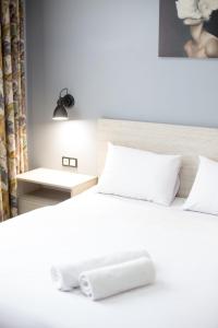 Кровать или кровати в номере Lviv4U