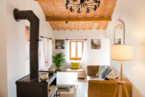Galeriebild der Unterkunft Home set in olive grove with stunning views in Mondavio
